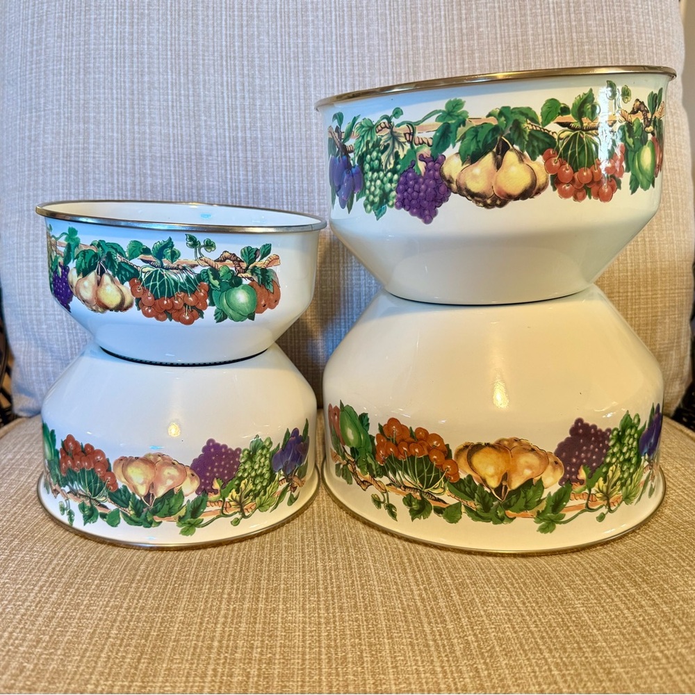 Tabletops Unlimited Vitroceramic set of 4 nesting bowls. Cottagecore